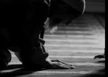 عبدٌ أذلته الخطايا قد أتي