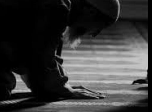 عبدٌ أذلته الخطايا قد أتي