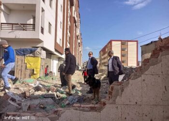 إزالة الاشغالات بنطاق حى المناخ لإستكمال توصيل المرافق للإسكان التعاوني