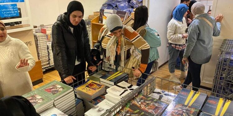 محافظ بورسعيد: استمرار توافد الزائرين على سفينة الكتب بميناء بورسعيد السياحي