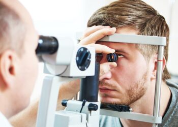 دراسة تربط تراجع البصر بالتوتر