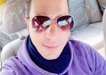 رأيت في الطريق ي بورسعيد مساكينا 