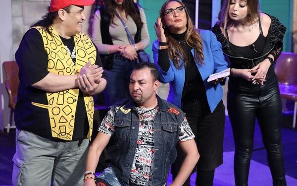 خالد جلال يشهد مسرحية "يا شيخ سلامة"