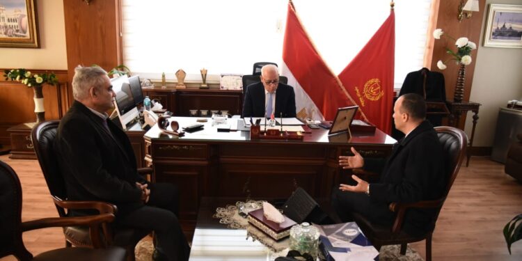 الغضبان: يلتقي برئيس مجلس إدارة مصنع ECAB لإنتاج كابلات الانترنت