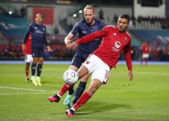 الأهلي يفتتح المونديال بدرس مجاني لـ «مدرسة الفيزياء»