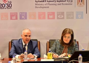 وزيرا التخطيط والتنمية الاقتصادية والري يناقشان الخطة الاستثمارية للوزارة للعام المالي القادم