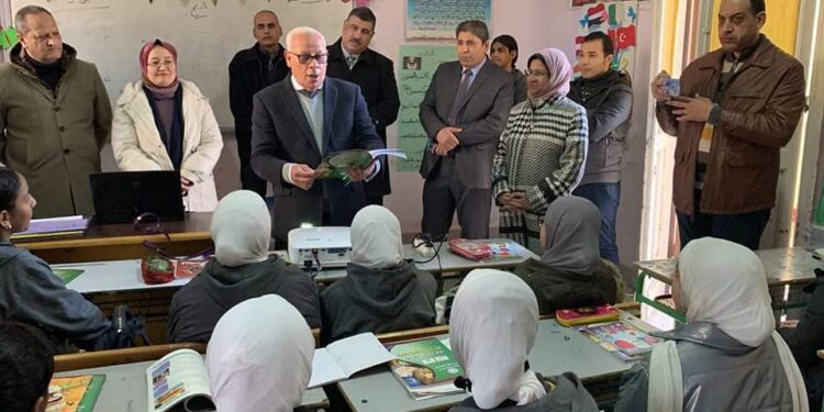 محافظ بورسعيد يؤكد على اهمية توفيركافة سبل الراحة للطلاب لانتظام العملية التعليمية