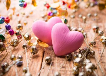 “الحب” معناه عمق المشاعر ودفؤها