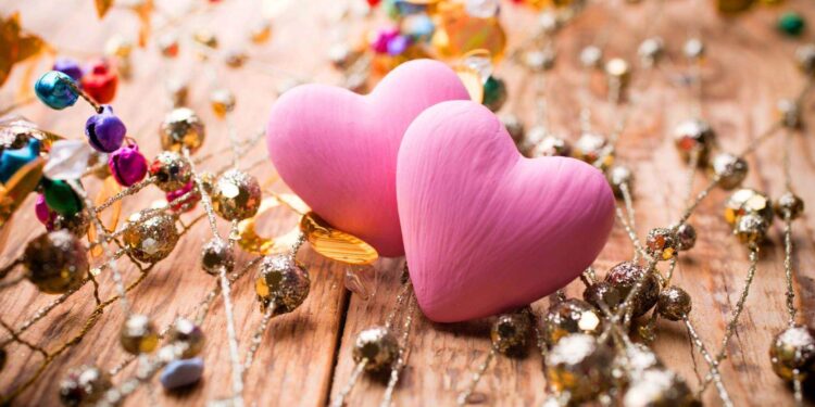 “الحب” معناه عمق المشاعر ودفؤها