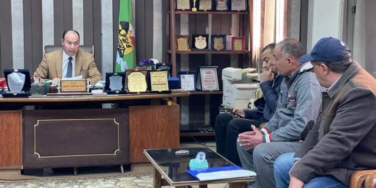 جولة ميدانية لرئيس المركز لمتابعة استكمال رصف الشوارع بالإنترلوك