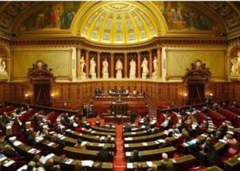 مجلس الشيوخ الفرنسي يقر رفع سن التقاعد من 62 إلى 64 عاما