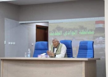 محافظ الوادي الجديد يلتقي شباب الفوج السادس من رحلات إعرف بلدك