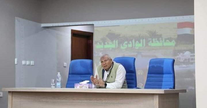 محافظ الوادي الجديد يلتقي شباب الفوج السادس من رحلات إعرف بلدك