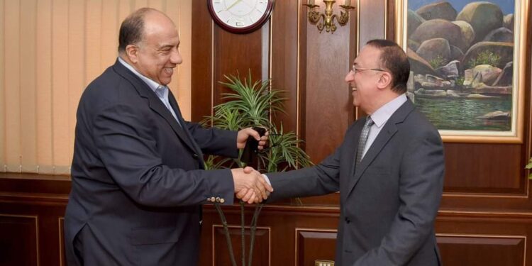 أجتماع محافظ الإسكندرية بمحمد مصيلحي  