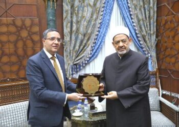 شيخ الأزهر وسفير الهند يناقشان تعزيز العلاقات العلمية والثقافية وتبادل الزيارات