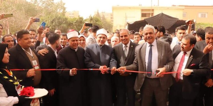 رئيس جامعة الأزهر يفتتح معرض كلية الزراعة الخامس وسط مشاركات كبيرة