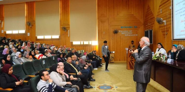 كلية التربية النوعية تنظم ندوة بعنوان “كيفية حدوث الزلازل في القشرة الأرضية وتبعياتها وآثارها على الأرض”