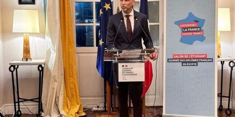 حقوق عين شمس تشارك فى منتدى طلاب ‘ اختر فرنسا” للتعريف بالقسم الفرنسى