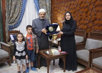 بالصور .. في ذكرى 13 عام على توليه مشيخة الأزهر.. تعرف على أبرز المواقف انسانية في مسيرة الإمام الطيب