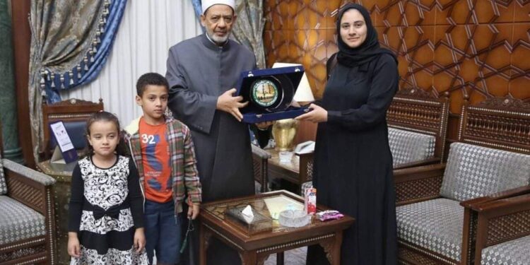 بالصور .. في ذكرى 13 عام على توليه مشيخة الأزهر.. تعرف على أبرز المواقف انسانية في مسيرة الإمام الطيب