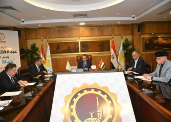 محافظ الغربية يترأس اجتماع المجلس الإقليمي للصحة