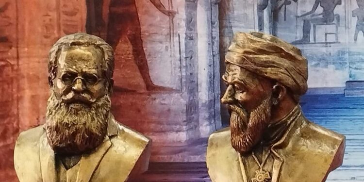 بالصور مراسم إهداء تمثالين عياد الطنطاوي سفير لغة الضاد في روسيا والمفكر الروسي كراتش كوفيسكي