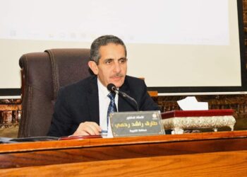 محافظ الغربية يناقش مع رؤساء المدن تطبيق منظومة تراخيص المحال العامة