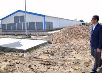 جولة مسائية لمحافظ الغربية لمتابعة رصف الطرق والمحاور الرئيسية بطنطا