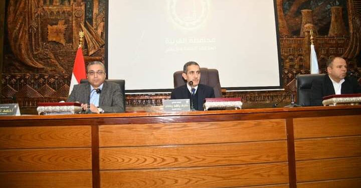 محافظ الغربية يناقش معدلات تنفيذ مشروعات الرصف والخطة الإستثمارية