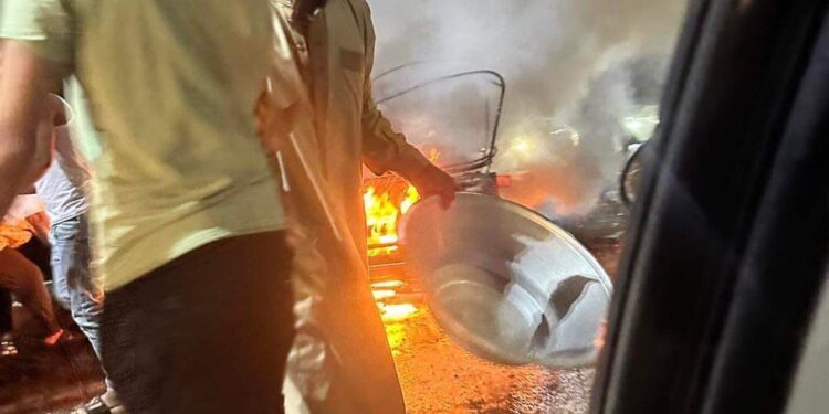 مصرع إثنين من راكبي الدراجات البخارية فى حريق “توك توك ”