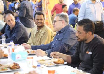 محافظ البحر الأحمر يتناول الافطار على مائدة رحمن مسيحية