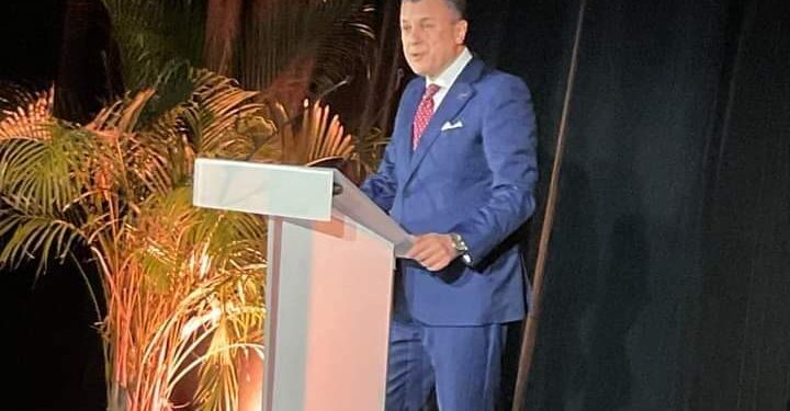 وزير السياحة والآثار يعقد مؤتمراً صحفياً دولياً