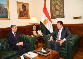 وزير الصحة يناقش مع محافظ الغربية معدلات تنفيذ المشروعات الصحية بالغربية