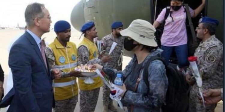 السعوديه تصنع ممرات آمنة لإجلاء رعايا الدول من السودان