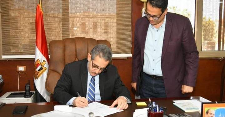 محافظ الغربية يصدر قرارين بترقية 15637 معلم طبقاً للقرارين الوزاريين 55،