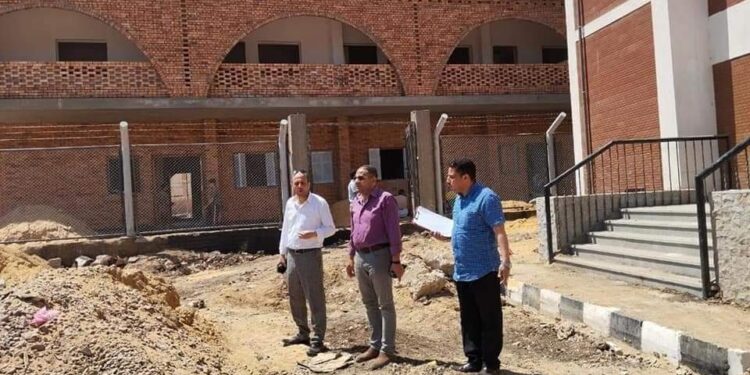 عدوة المنيا يتابع تنفيذ مشروعات المبادرة الرئاسية “حياة كريمة” بقرية صفانية