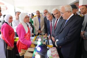 بالصور وزير التربية والتعليم يفتتح المعرض السنوي للتعليم الفني