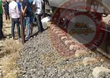 قفز من القطار ففقد أصابع يده 