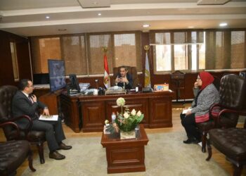 رحمي يناقش مع مسئول مجلس الوزراء مشروعات حياة كريمة