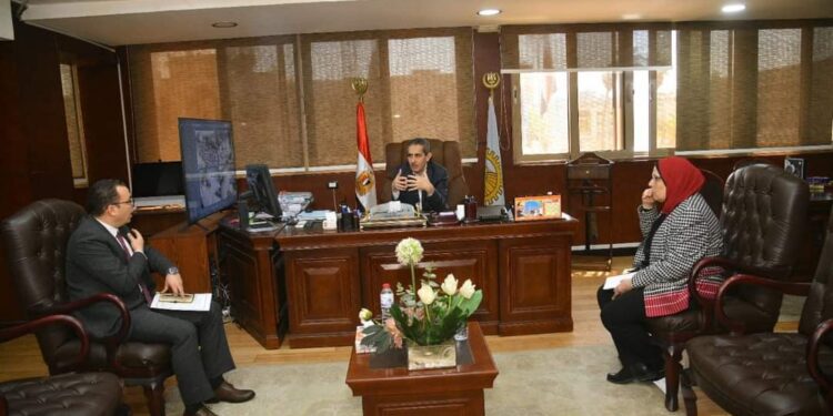 رحمي يناقش مع مسئول مجلس الوزراء مشروعات حياة كريمة