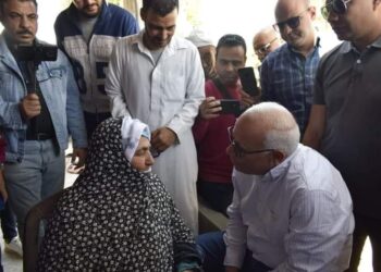 محافظ بورسعيد يزور فلاحة بسهل الطينة