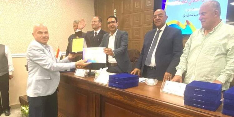 «مستقبل وطن» يكرم 30 عامل مثالي بالجيزة