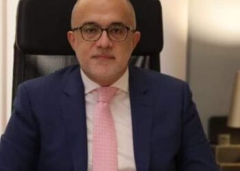 معتز صدقي يكتب الهروب من الطائرة