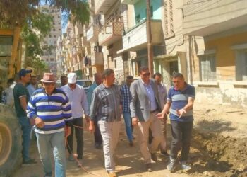 استكمال رصف وتطوير الطرق بعدد من شوارع سمالوط بالمنيا 