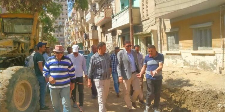 استكمال رصف وتطوير الطرق بعدد من شوارع سمالوط بالمنيا