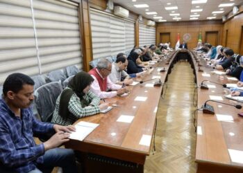 مختار يعقد اجتماعا مع مديري عموم الإدارات التنفيذية