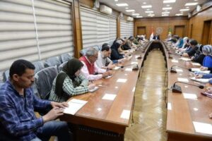 محافظ الدقهلية يعقد اجتماعا مع مديري عموم ومديري الإدارات التنفيذية