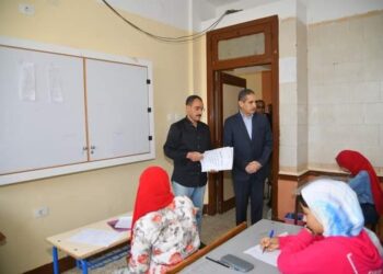 محافظ الغربية يتفقد امتحانات نهاية العام بمدارس بسيون