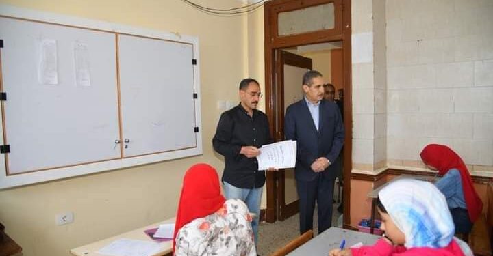 محافظ الغربية يتفقد امتحانات نهاية العام بمدارس بسيون