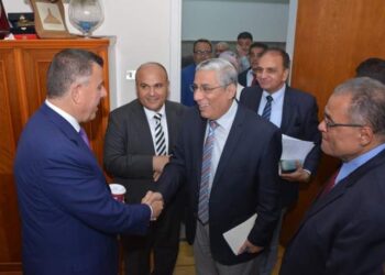 رئيس جامعة عين شمس يفتتح قاعة المحاكمات بكلية الحقوق